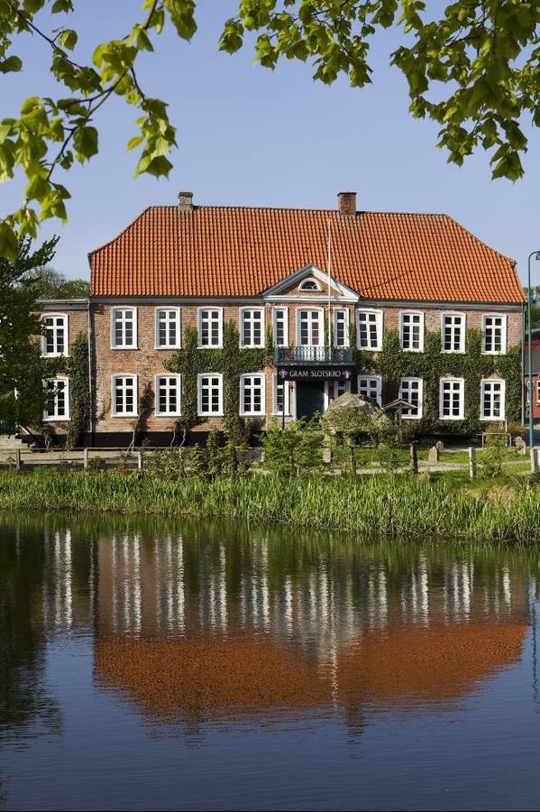 Gram Slotskro Exterior photo